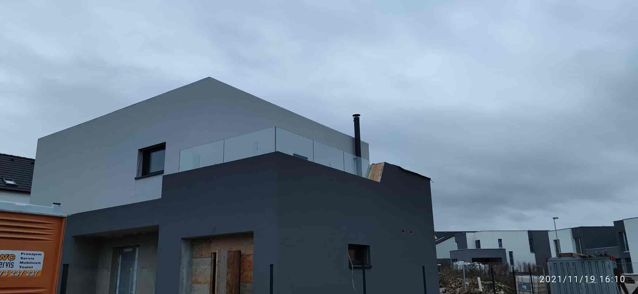 Výroba a montáž skleněného zábradlí 2